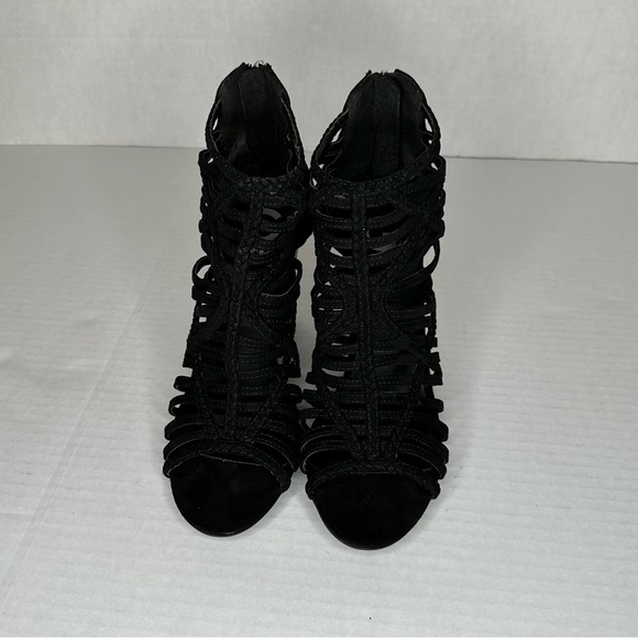 G BY GUESS LADIES GLADIATOR
HIGH HEELS FAUX SUEDE
BLACK SANDALS SIZE 9 1/2M - Picture 11 of 15